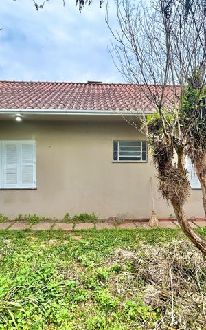 Casa à venda com 200m², 4 quartos e 1 vaga Casa à venda com 200m², 4 quartos e 1 vagaFachada