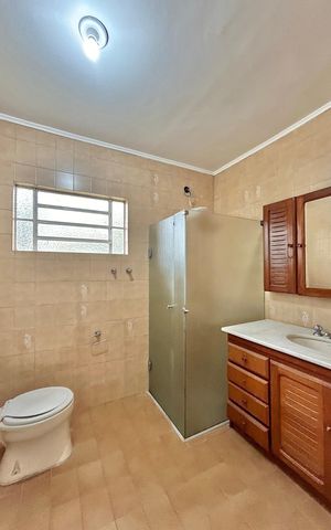 Casa à venda com 200m², 4 quartos e 1 vaga Casa à venda com 200m², 4 quartos e 1 vagaBanheiro 2