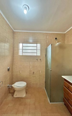 Casa à venda com 200m², 4 quartos e 1 vaga Casa à venda com 200m², 4 quartos e 1 vagaBanheiro 2
