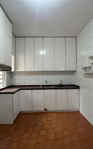 Casa à venda com 200m², 4 quartos e 1 vaga Casa à venda com 200m², 4 quartos e 1 vagaCozinha