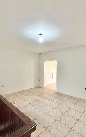 Casa à venda com 200m², 4 quartos e 1 vaga Casa à venda com 200m², 4 quartos e 1 vagaSala