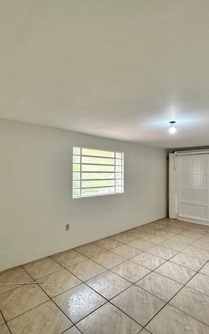 Casa à venda com 200m², 4 quartos e 1 vaga Casa à venda com 200m², 4 quartos e 1 vagaGaragem