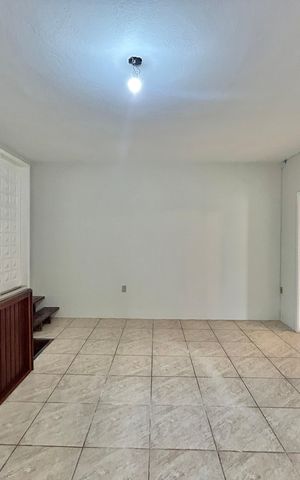Casa à venda com 200m², 4 quartos e 1 vaga Casa à venda com 200m², 4 quartos e 1 vagaSala
