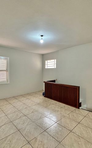 Casa à venda com 200m², 4 quartos e 1 vaga Casa à venda com 200m², 4 quartos e 1 vagaSala