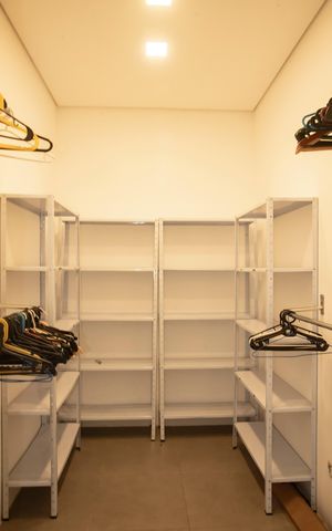 Casa à venda com 200m², 3 quartos e 3 vagasSuíte 3 - Closet