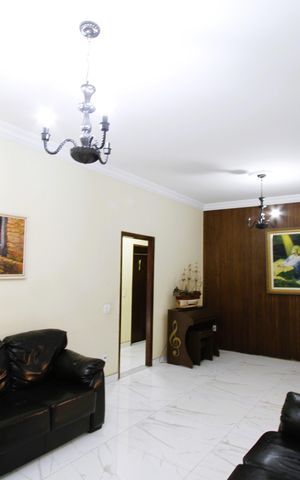 Casa à venda com 350m², 7 quartos e 4 vagasSala