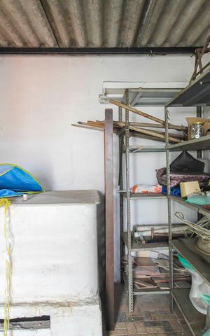 Casa à venda com 80m², 3 quartos e 10 vagas Casa à venda com 80m², 3 quartos e 10 vagasDepósito