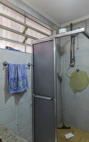 Casa à venda com 80m², 3 quartos e 10 vagas Casa à venda com 80m², 3 quartos e 10 vagasBanheiro