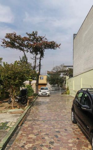 Casa à venda com 80m², 3 quartos e 10 vagas Casa à venda com 80m², 3 quartos e 10 vagasGaragem