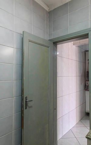 Casa à venda com 80m², 3 quartos e 10 vagas Casa à venda com 80m², 3 quartos e 10 vagasBanheiro