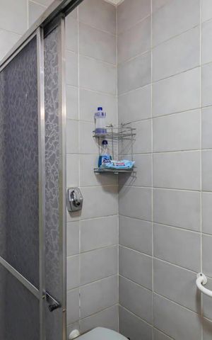Casa à venda com 80m², 3 quartos e 10 vagas Casa à venda com 80m², 3 quartos e 10 vagasBanheiro