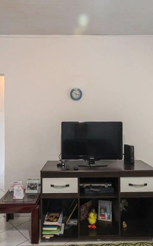 Casa à venda com 80m², 3 quartos e 10 vagas Casa à venda com 80m², 3 quartos e 10 vagasSala