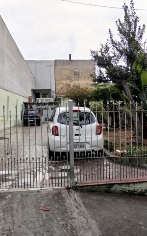 Casa à venda com 80m², 3 quartos e 10 vagas Casa à venda com 80m², 3 quartos e 10 vagasFachada