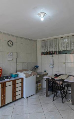 Casa à venda com 80m², 3 quartos e 10 vagas Casa à venda com 80m², 3 quartos e 10 vagasÁrea de Serviço