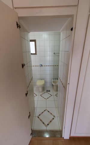 Apartamento à venda com 156m², 3 quartos e 1 vaga Apartamento à venda com 156m², 3 quartos e 1 vagaBanheiro da Suíte
