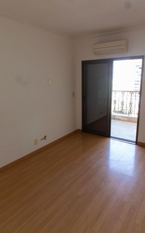 Apartamento à venda com 156m², 3 quartos e 1 vaga Apartamento à venda com 156m², 3 quartos e 1 vagaSuíte