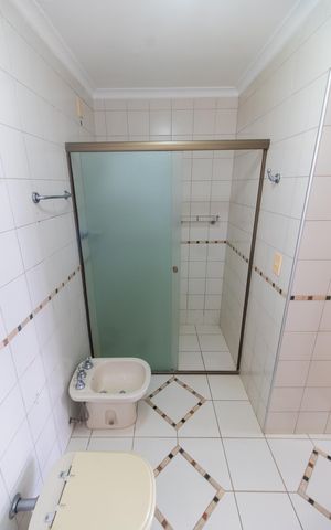 Apartamento à venda com 156m², 3 quartos e 1 vaga Apartamento à venda com 156m², 3 quartos e 1 vagaBanheiro da Suíte