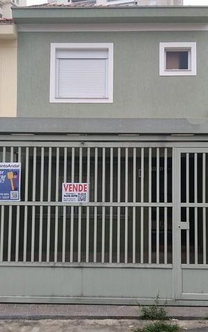 Casa à venda com 160m², 2 quartos e 2 vagas Casa à venda com 160m², 2 quartos e 2 vagasFachada