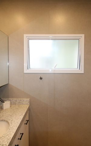 Casa à venda com 160m², 2 quartos e 2 vagasBanheiro Suíte 1