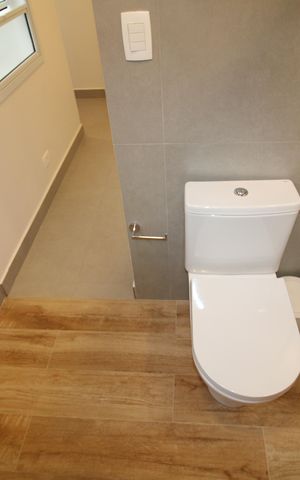 Casa à venda com 160m², 2 quartos e 2 vagasBanheiro Suíte 1