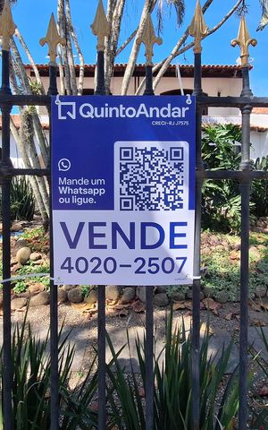 Casa à venda com 720m², 5 quartos e 6 vagas Casa à venda com 720m², 5 quartos e 6 vagasPlaca