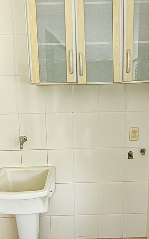 Casa à venda com 587m², 3 quartos e 4 vagas Casa à venda com 587m², 3 quartos e 4 vagasÁrea de Serviço
