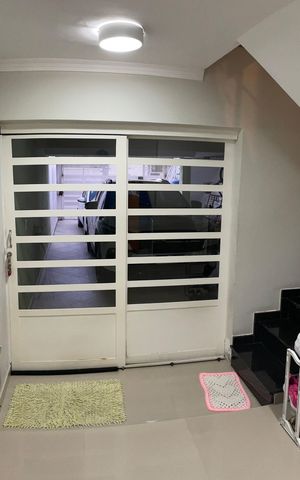 Casa à venda com 192m², 3 quartos e 3 vagas Casa à venda com 192m², 3 quartos e 3 vagasÁrea Externa