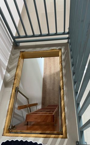 Casa à venda com 192m², 3 quartos e 3 vagas Casa à venda com 192m², 3 quartos e 3 vagasSótão
