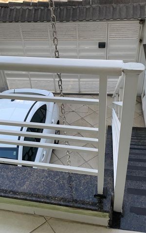 Casa à venda com 192m², 3 quartos e 3 vagas Casa à venda com 192m², 3 quartos e 3 vagasÁrea Externa