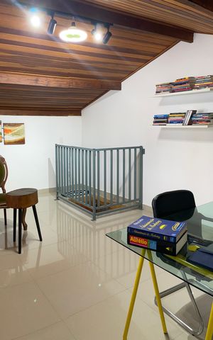 Casa à venda com 192m², 3 quartos e 3 vagas Casa à venda com 192m², 3 quartos e 3 vagasSótão