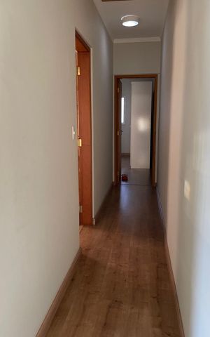 Casa à venda com 192m², 3 quartos e 3 vagas Casa à venda com 192m², 3 quartos e 3 vagasCorredor