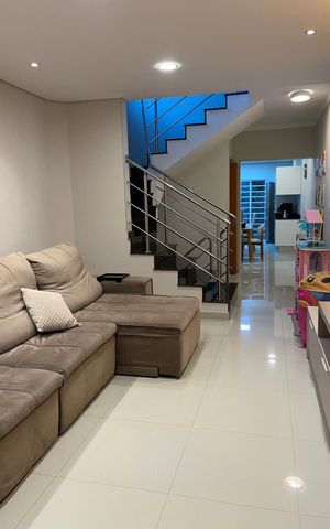 Casa à venda com 192m², 3 quartos e 3 vagas Casa à venda com 192m², 3 quartos e 3 vagasSala
