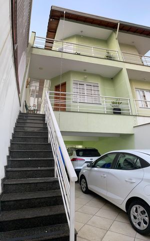Casa à venda com 192m², 3 quartos e 3 vagas Casa à venda com 192m², 3 quartos e 3 vagasÁrea Externa