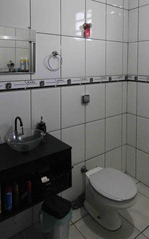 Casa à venda com 321m², 5 quartos e 3 vagas Casa à venda com 321m², 5 quartos e 3 vagasBanheiro casa 03