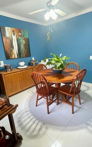 Casa à venda com 148m², 2 quartos e 2 vagas Casa à venda com 148m², 2 quartos e 2 vagasCopa