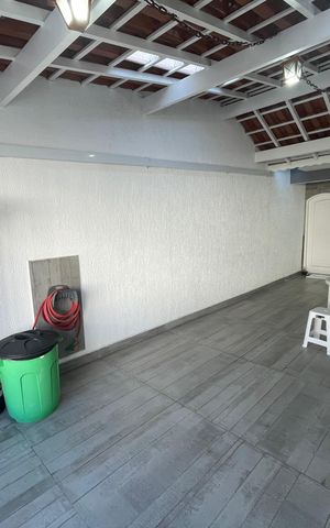 Casa à venda com 148m², 2 quartos e 2 vagas Casa à venda com 148m², 2 quartos e 2 vagasGaragem