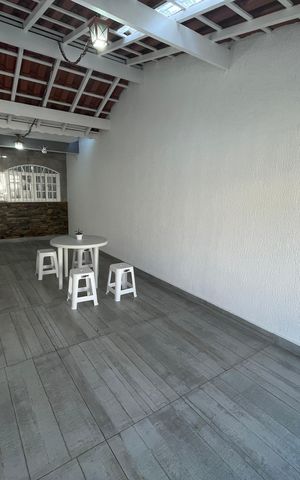 Casa à venda com 148m², 2 quartos e 2 vagas Casa à venda com 148m², 2 quartos e 2 vagasGaragem