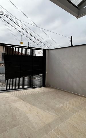 Casa à venda com 100m², 3 quartos e 2 vagasGaragem
