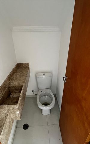 Casa à venda com 100m², 3 quartos e 2 vagasLavabo