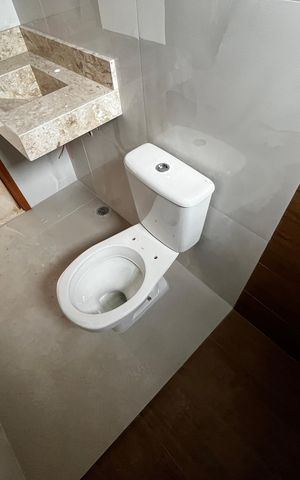 Casa à venda com 100m², 3 quartos e 2 vagasBanheiro da Suíte