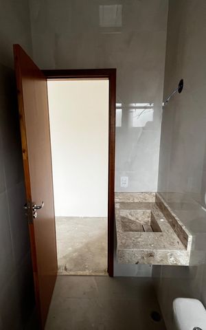 Casa à venda com 100m², 3 quartos e 2 vagasBanheiro da Suíte