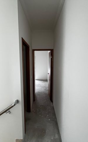 Casa à venda com 100m², 3 quartos e 2 vagasCorredor