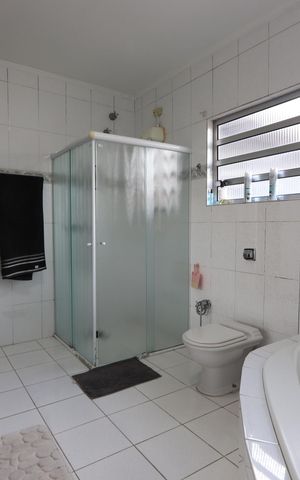 Casa à venda com 240m², 3 quartos e 4 vagasBanheiro da Suíte 2