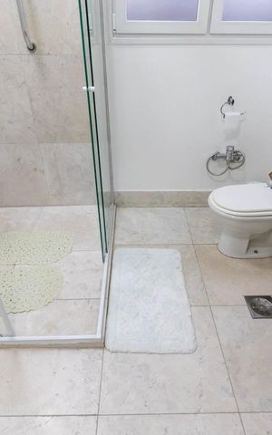 Apartamento à venda com 310m², 4 quartos e 2 vagas Apartamento à venda com 310m², 4 quartos e 2 vagasBanheiro da Suíte 1
