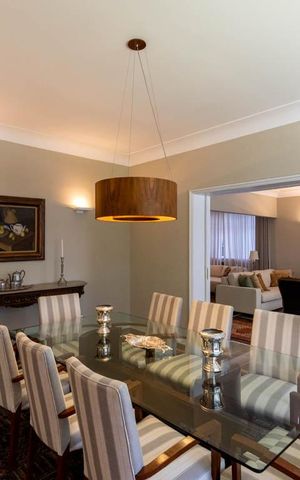 Apartamento à venda com 310m², 4 quartos e 2 vagas Apartamento à venda com 310m², 4 quartos e 2 vagasSala de Jantar