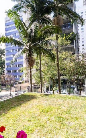 Apartamento à venda com 310m², 4 quartos e 2 vagas Apartamento à venda com 310m², 4 quartos e 2 vagasVista da Sala de Jantar