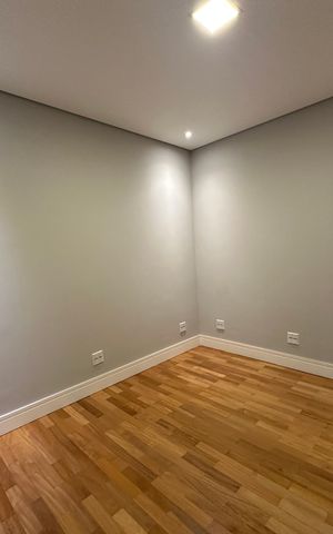 Casa para alugar com 412m², 4 quartos e 4 vagas Casa para alugar com 412m², 4 quartos e 4 vagasSala de TV