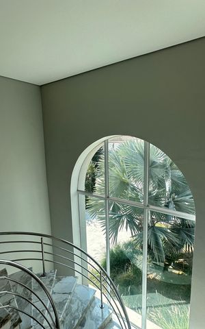 Casa para alugar com 412m², 4 quartos e 4 vagas Casa para alugar com 412m², 4 quartos e 4 vagasEscada