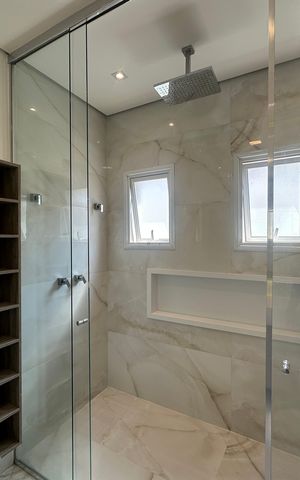 Casa para alugar com 412m², 4 quartos e 4 vagas Casa para alugar com 412m², 4 quartos e 4 vagasBanheiro do closet