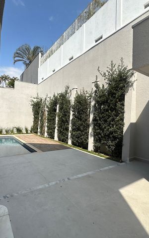 Casa para alugar com 412m², 4 quartos e 4 vagas Casa para alugar com 412m², 4 quartos e 4 vagasQuintal